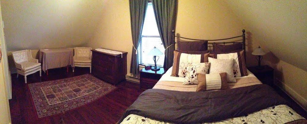B&B Hillhouse Лак-Бром Экстерьер фото